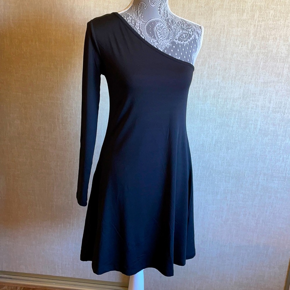 Kensie Designs Asymmetricall LBD Size Med.